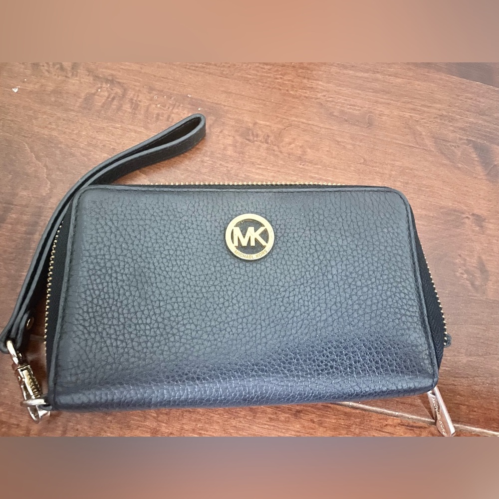 Micheal Kors wallet wristlet